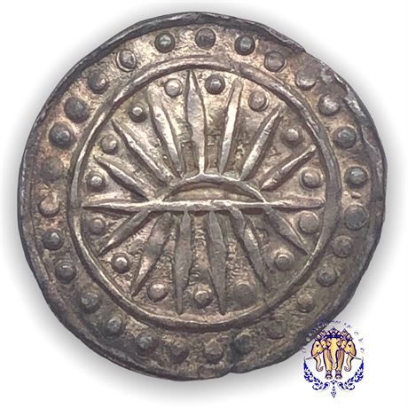 เหรียญสมัยอาณาจักรฟูนัน: เหรียญที่มีเครื่องหมายอาทิตย์อุทัย เนื้อเงิน หนัก 11.2g